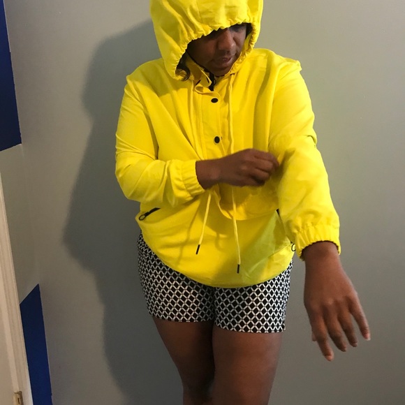 Bright yellow wind breaker - Picture 2 of 3